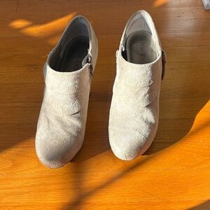 Me Too Women's Beige Ankle Booties